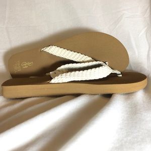 NWT Time and Tru comfort sole flip flops